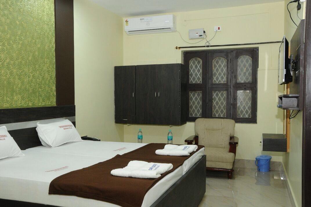 Tripura Sundari Residency Hotel Madanapalle Екстериор снимка