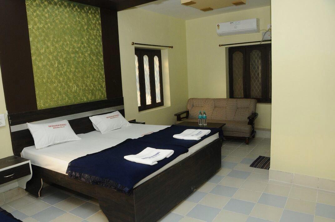 Tripura Sundari Residency Hotel Madanapalle Екстериор снимка